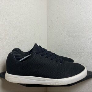 Atom model 000 r34 black white